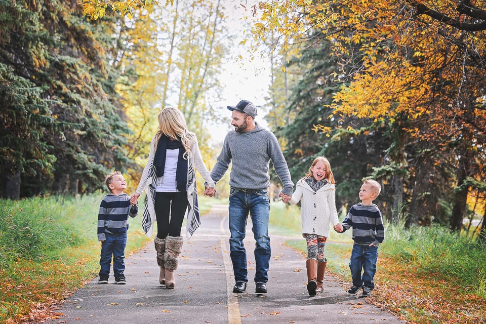 Fall Family Photo Session in Fish Creek Park in Calgary - Winter Lotus ...